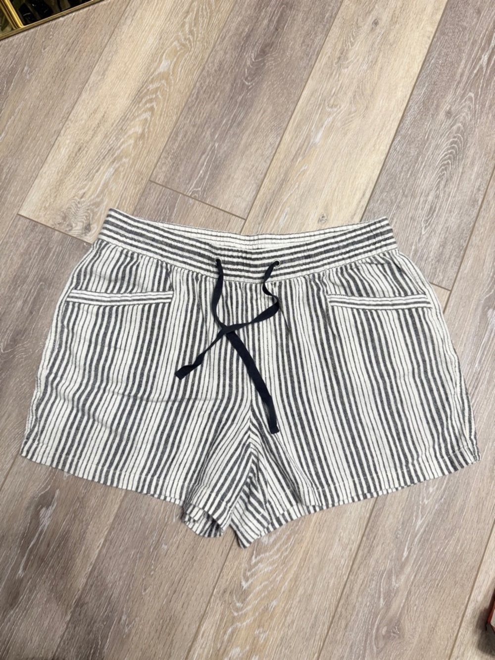 GAP Black White Striped Cotton Blend Drawstring Shorts Elastic Waist Medium